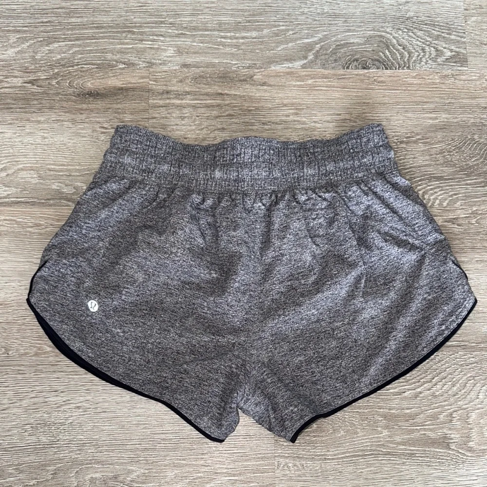 Lululemon Choose A Side Reversible Mid Rise Shorts Size 6